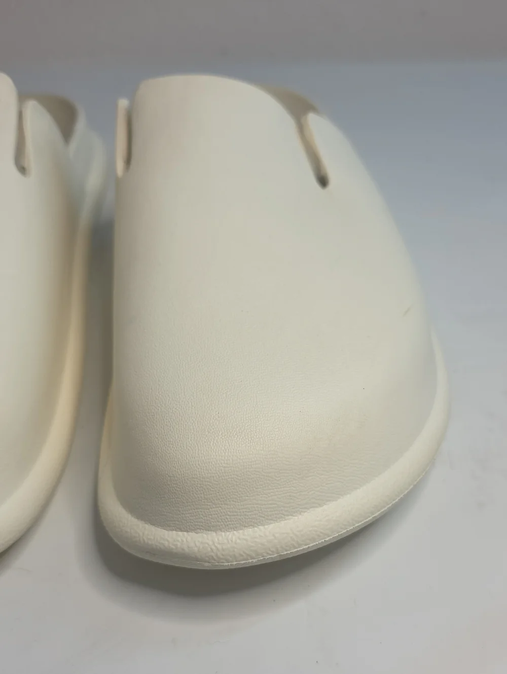 URBAN OUTFITTERS MOLDED EVA CLOGS MULES WHITE MENS 11 COMFORTABLE